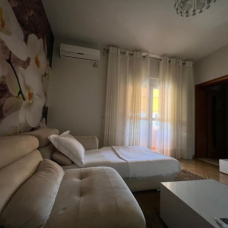 Sunkissed Centre Apartment فلورا المظهر الخارجي الصورة