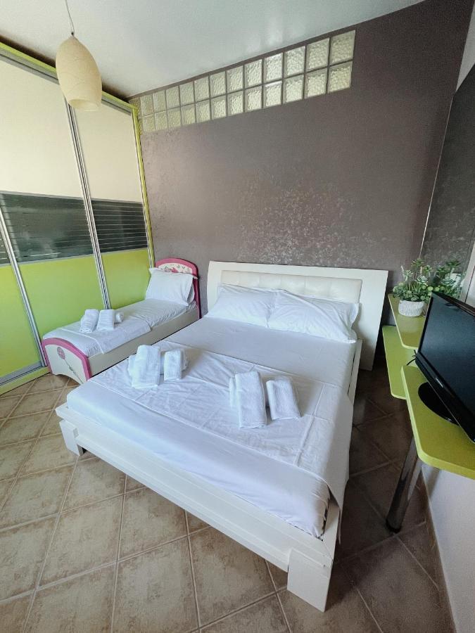 Sunkissed Centre Apartment فلورا المظهر الخارجي الصورة