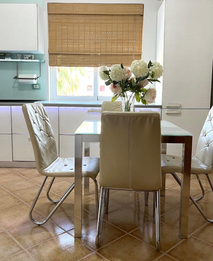 Sunkissed Centre Apartment فلورا المظهر الخارجي الصورة
